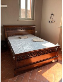 MOBILI 2G - Camera da letto completa classica legno traforata noce bassano vista frontale
