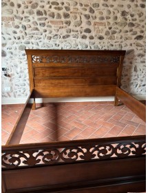 MOBILI 2G - Letto matrimoniale classico traforato legno noce bassano 180X216X120 vista frontale