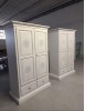 ARMADIO 2 PORTE LEGNO SHABBY BIANCO CON ROSONE 125X61X200 vista frontale
