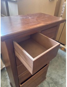 Cassettiera arte povera 8 cassetti in legno noce 66x40X129 vista frontale