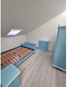 Cassettiera 6 cassetti in legno shabby azzurro anticato decorato 86x40X96 vista frontale