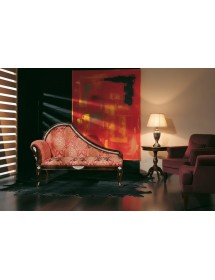 DIVANETTO IMBOTTITO LEGNO MASSELLO CON FREGI 135x55x101