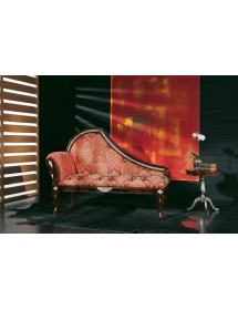 DIVANETTO IMBOTTITO LEGNO MASSELLO CON FREGI 135x55x101