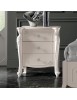 Comodino 3 cassetti legno bianco decori intagliati 62x43x69