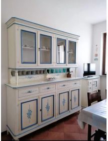 Cristalliera 4 porte legno shabby bianco anticato decori filo blu 198X43X210