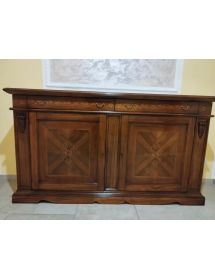Soggiorno credenza contro mobile tavolo sedie arte povera classica