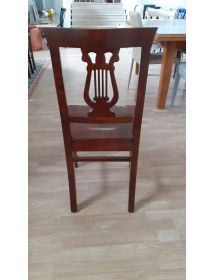 Soggiorno credenza contro mobile tavolo sedie arte povera classica
