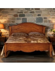 Letto matrimoniale legno tinta noce L 195 H 119 P 211