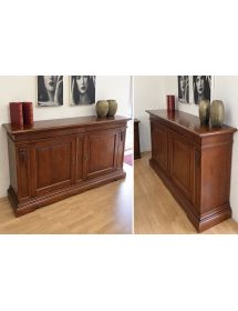Soggiorno credenza contro mobile tavolo sedie arte povera classica