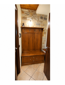 Cassapanca con appendiabiti in legno tinta noce 121x45x185 cm