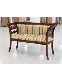 DIVANETTO IMBOTTITO IN LEGNO INTAGLIATO CON FREGI 106x38x66