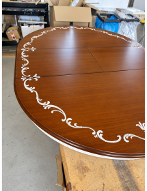 Tavolo Rotondo Allungabile in Legno Noce e Bianco Decorato 100-120 cm