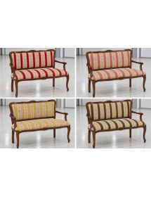 DIVANETTO IMBOTTITO LEGNO MASSELLO CON FREGI 111x50x84