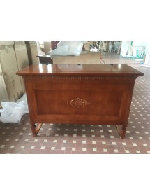 MOBILI 2G - CASSAPANCA IN LEGNO MASSELLO CON ROSONE 121x56x80 vista frontale