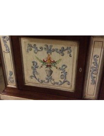 MOBILI 2G - VETRINA 2 PORTE ARTE POVERA LEGNO DIPINTO/BASSANO 145X48X212 vista dettagli floreali