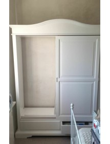 MOBILI 2G - ARMADIO 2 PORTE SCORREVOLI CLASSICO LEGNO BIANCO 180x67x225H vista anta aperta