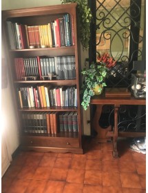 MOBILI 2G - LIBRERIA CLASSICA 4 RIPIANI 1 CASSETTO, TINTA NOCE cm 94x36x189H vista frontale