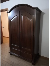 MOBILI 2G - ARMADIO ARTE POVERA 2 PORTE GENDARME IN LEGNO TINTA NOCE 125x60x200 vista laterale