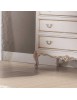 MOBILI 2G - Gruppo Cassettiera e Comodini 3 cassetti Classici Legno Shabby Bianco Argento vista cassettiera decori