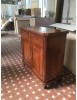 MOBILI 2G - Credenza napoletana 2 porte 2 cassetti In Legno Tinta noce 104 X 43 X 98 vista laterale