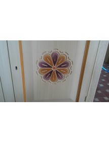 Cristalliera 3 ante legno massello avorio pennellato decori 150x43x208 vista colore e incisione