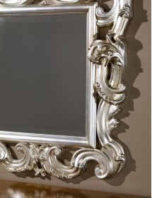 Specchiera foglia argento sagomata con cimasa traforata - Misure: l.86 x h.114 x p.8