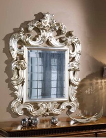 Specchiera foglia argento sagomata con cimasa traforata - Misure: l.86 x h.114 x p.8