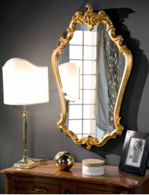 Specchiera in foglia oro sagomata con cimasa Misure: L.57 x H. 95 x...