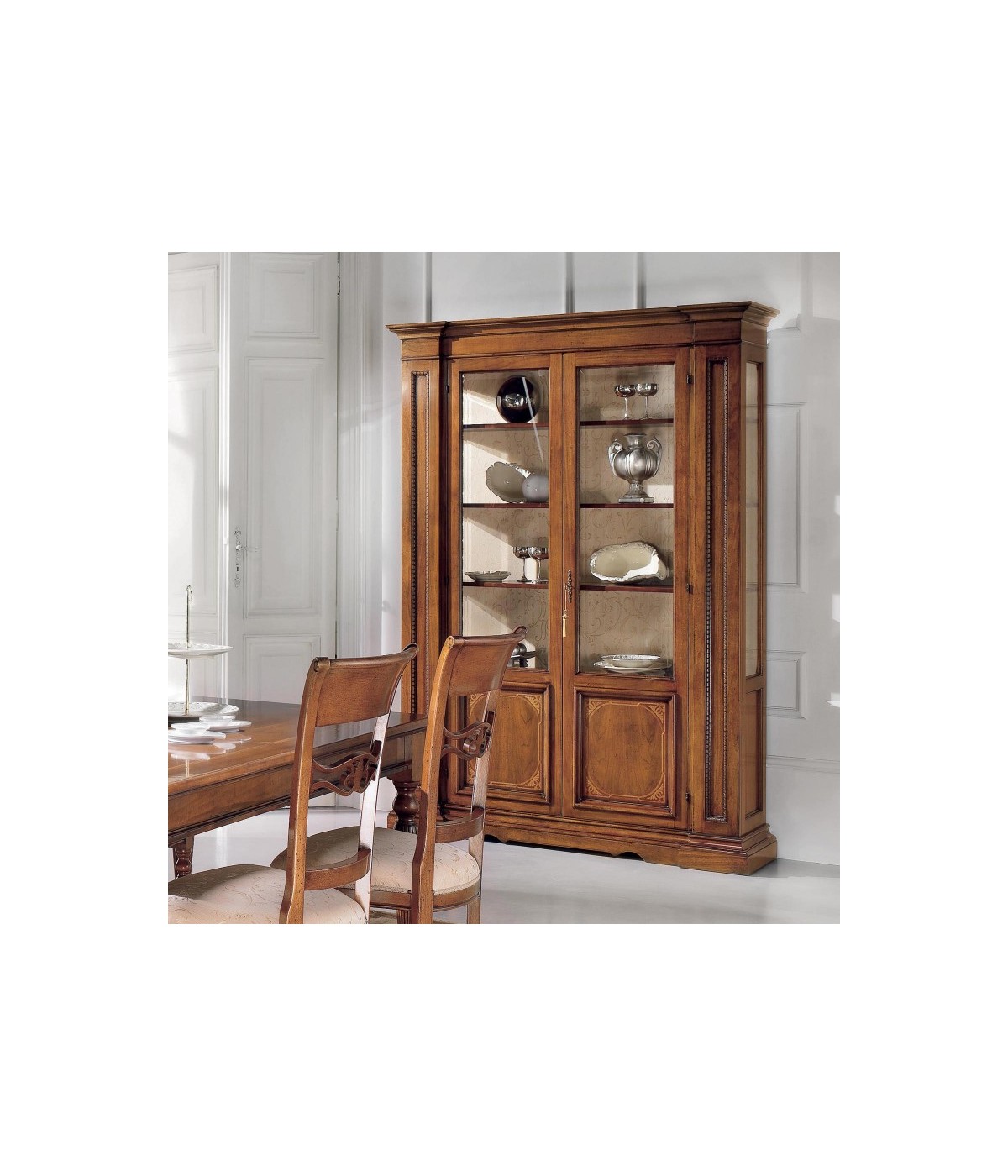 MOBILI 2G - Vetrina classica 2 porte intarsio legno bassano 160X43x205 vista frontale
