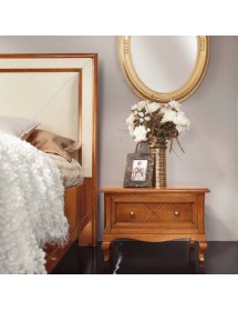 MOBILI 2G - Camera da letto classica imbottita traforata legno bassano vista frontale comodino