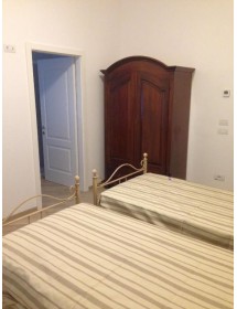 ARMADIO ARTE POVERA 2 PORTE GENDARME IN LEGNO TINTA NOCE 125x60x200...