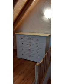 MOBILI 2G - Cassettiera 4 cassetti legno shabby bianco decori 115x50X90 vista frontale