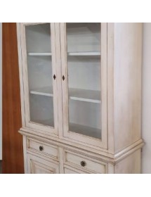 MOBILI 2G - Cristalliera 2 porte legno shabby bianco anticato 117x46x220 VISTA FRONTALE