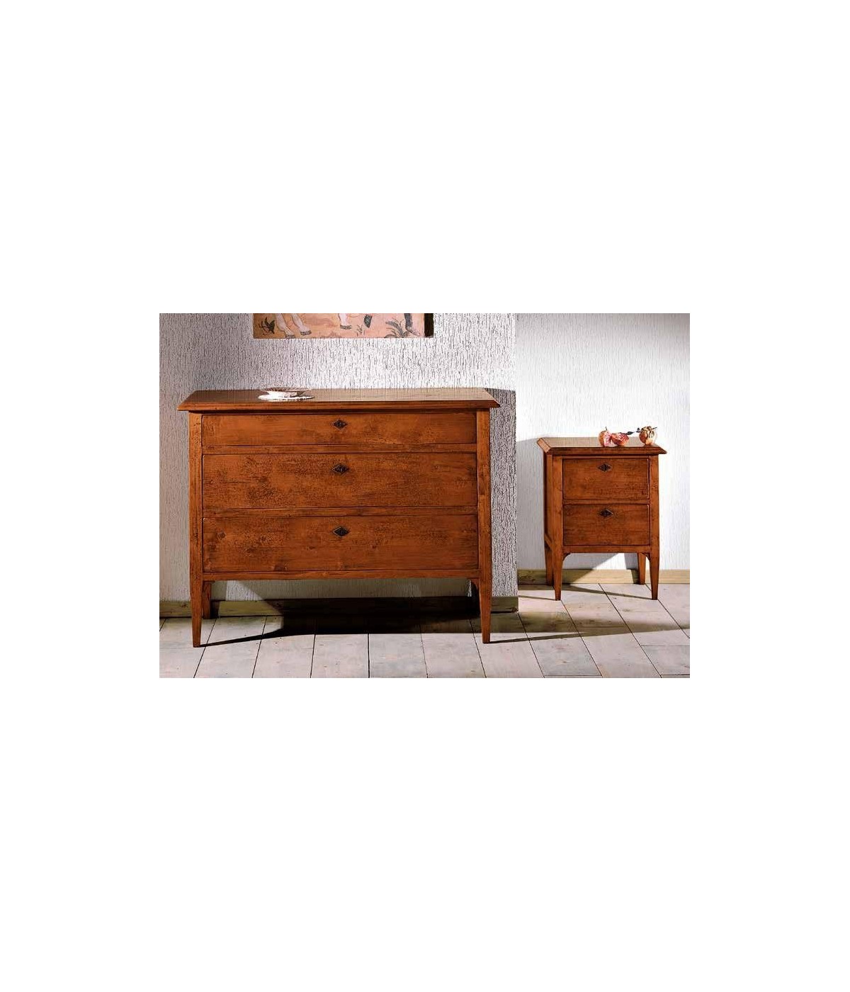 MOBILI 2G - Gruppo 1 Cassettiera 2 Comodini legno arte povera tinta noce vista frontale