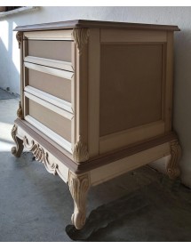 MOBILI 2G - Comodino 3 cassetti 1 tiretto classico barocco Legno grezzo 68x55x70 vista frontale