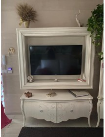 Cornice porta TV in legno a parete bianca o tinta noce