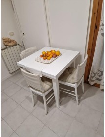 MOBILI 2G - Set tavolo quadrato bianco 80x80 90x90 100x00 allungabile con 4/6 sedie legno seduta legno VISTA FRONTALE