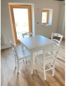 MOBILI 2G - Set tavolo quadrato bianco 80x80 90x90 100x00 allungabile con 4/6 sedie legno seduta legno VISTA FRONTALE
