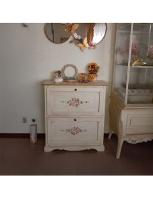 MOBILI 2G -  Scarpiera 2 ante ribalta legno shabby avorio anticato filo oro 79X30X90 vista frontale