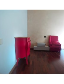 MOBILI 2G - Cassettiera shabby 3 cassetti legno laccato rosso lampone filo oro 116x45x85 VISTA FRONTALE