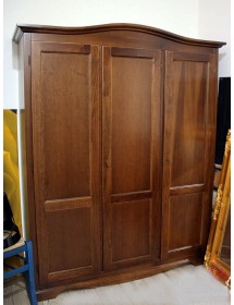 MOBILI 2G - Armadio 3 ante in legno massello arte povera tinta noce 158x56x197 vista frontale
