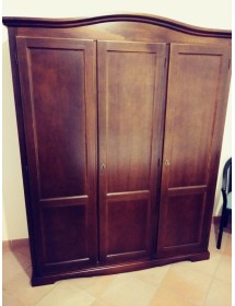 MOBILI 2G - Armadio 3 ante in legno massello arte povera tinta noce 158x56x197 vista frontale