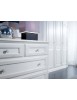 MOBILI 2G -  Gruppo cassettiera e due comodini legno shabby bianco spazzolato vista frontale